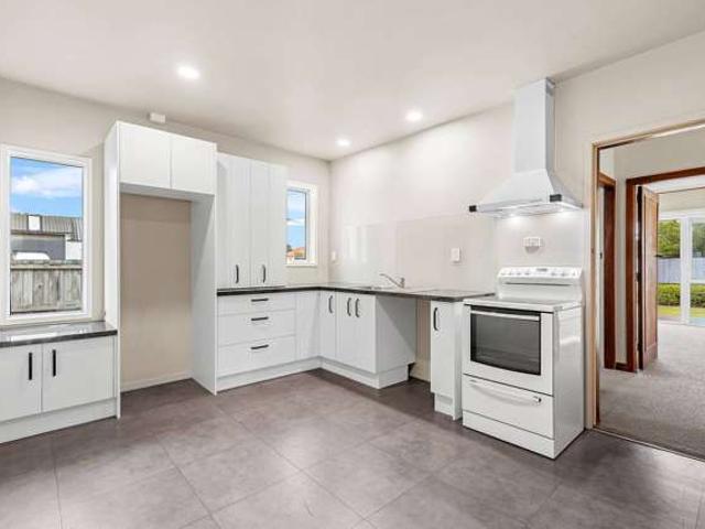 House for sale in Chaslands, Canterbury