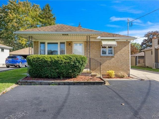 House for sale in Lancaster, Town of Lancaster