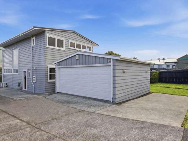 House for sale in Avondale
