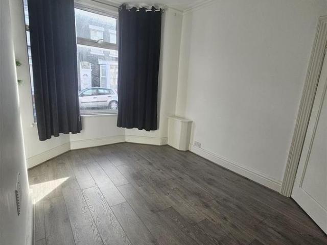 House for rent in Calderstones