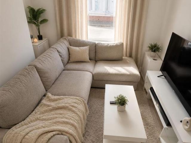 House for rent in Calderstones