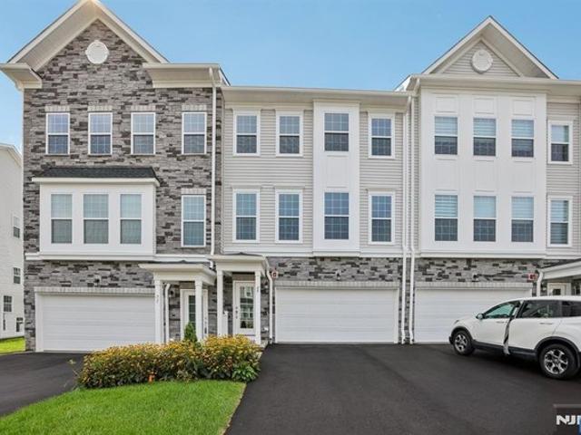 Townhouse for sale in East Hanover, New Jersey