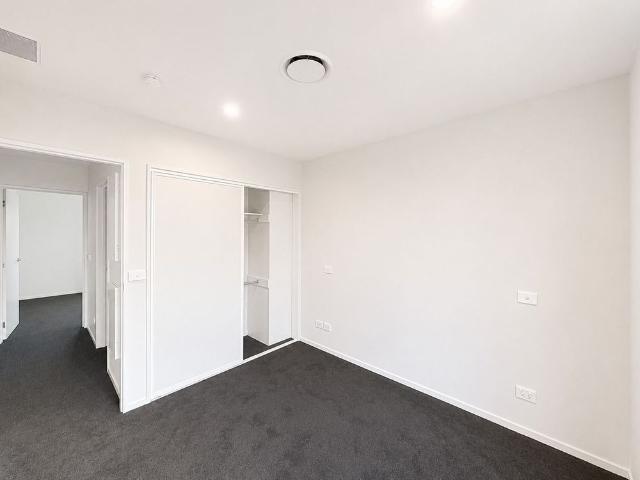 Townhouse for rent in Chaslands, Canterbury