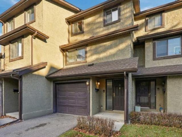 Townhouse for sale in Glamorgan, Calgary
