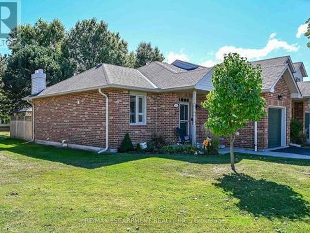 Townhouse for sale in Ancaster, Ontario