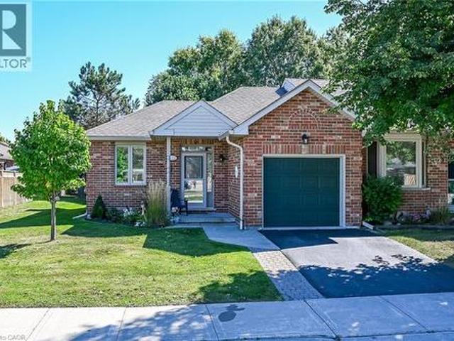 Townhouse for sale in Ancaster, Ontario