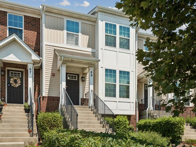 Townhouse for sale in Buckingham Place, Des Plaines