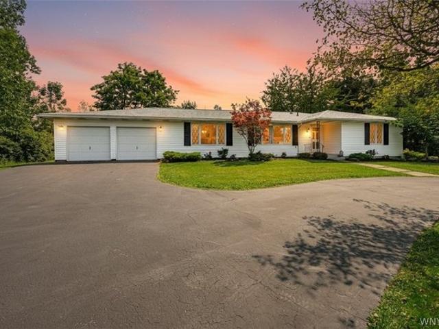 House for sale in Bowmansville, New York