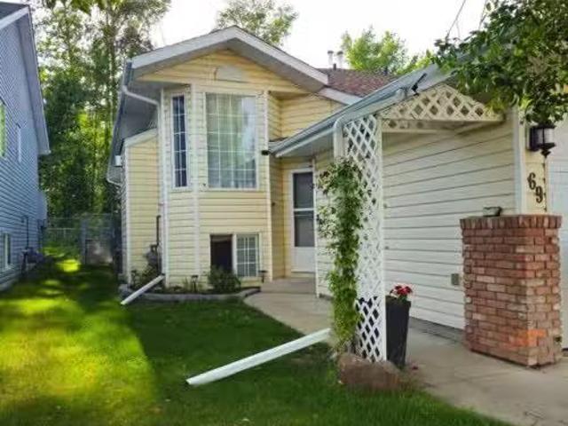 House for sale in Sylvan Lake