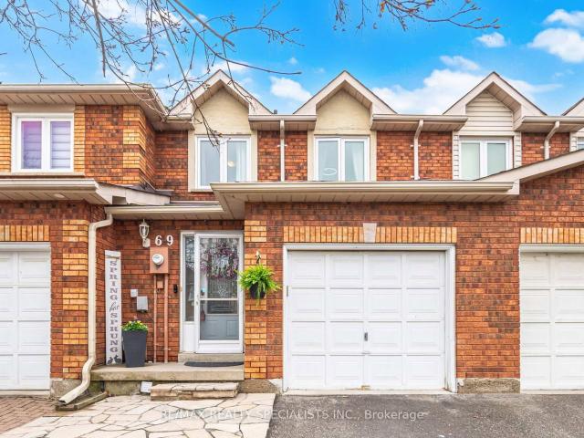 Townhouse for sale in Woburn, Ontario