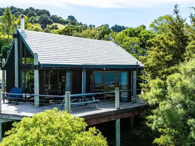 House for sale in Little Akaloa, Canterbury