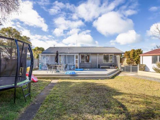 House for sale in Chaslands, Canterbury