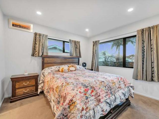 House for sale in Oratia