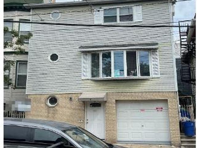 House for sale in West New York House for sale in West New York