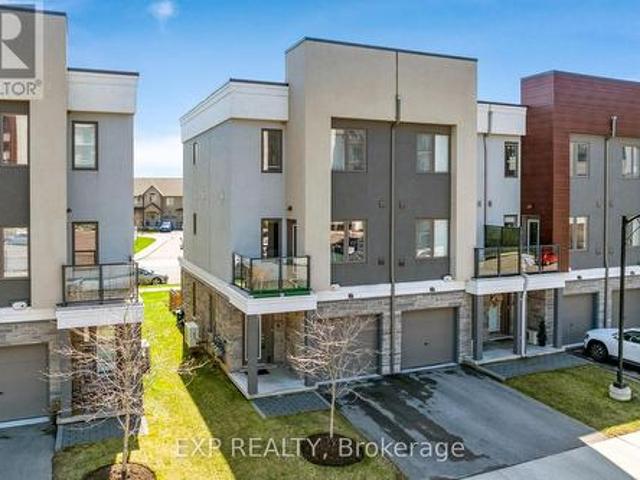Townhouse for sale in Ancaster, Ontario