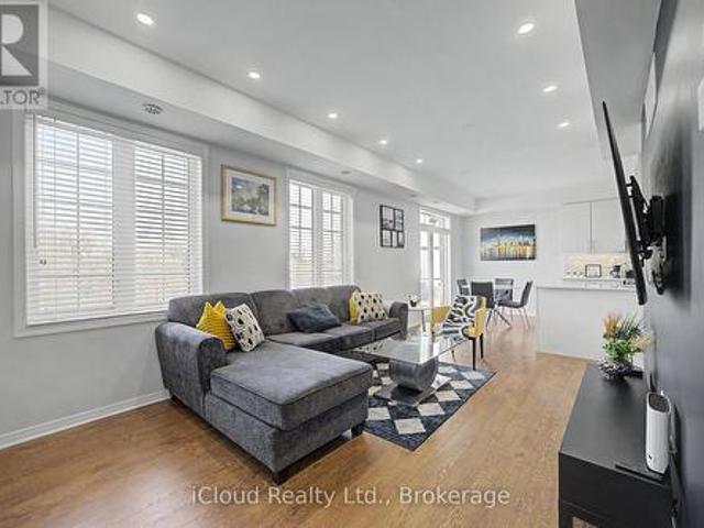 Townhouse for sale in Georgina, Ontario