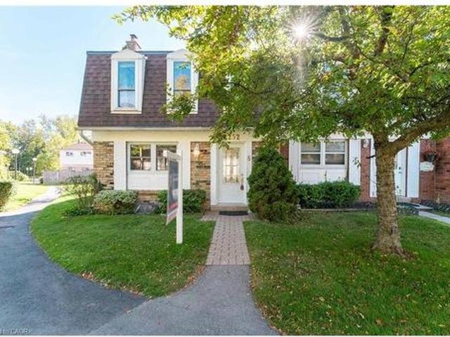 Townhouse for sale in Burlington, Ontario
