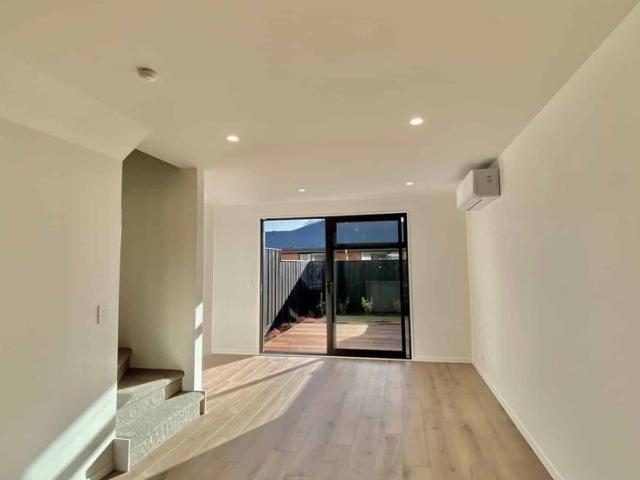 Townhouse for rent in Edgeware, Canterbury
