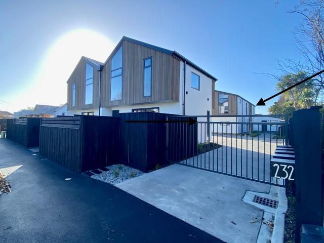 Townhouse for rent in Edgeware, Canterbury