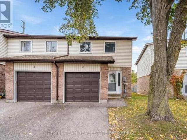 Townhouse for sale in Barrie, Central Ontario