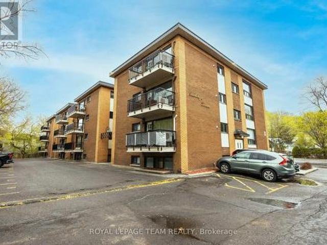 Condo for sale in Rideau-Vanier, Ottawa