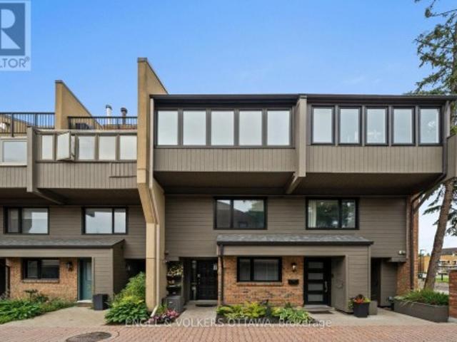 Townhouse for sale in Rideau-Vanier, Ottawa