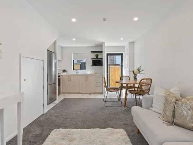 Townhouse for rent in Heathcote, Canterbury