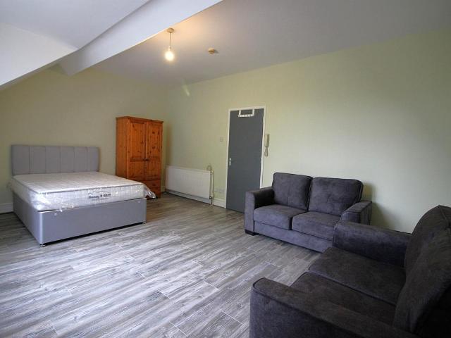 Studio for rent in Belfast, Queen's Quarter