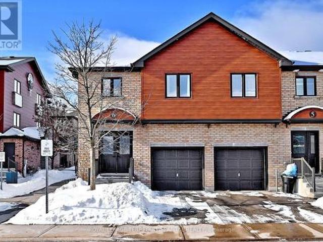 Townhouse for sale in Barrie, Ontario