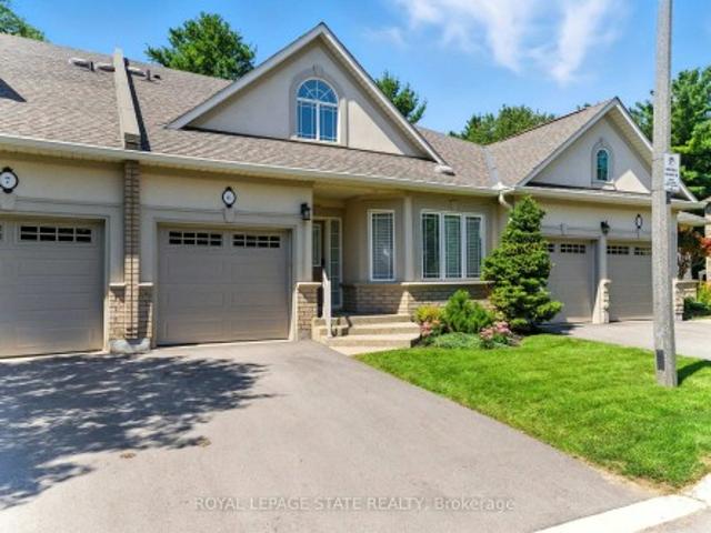 Townhouse for sale in Ancaster, Ontario