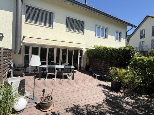 Reihenfamilienhaus kaufen in Volketswil, Zürich