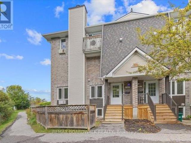 Townhouse for sale in College, Ottawa