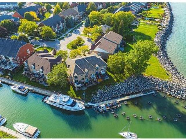 Townhouse for sale in Ancaster, Ontario