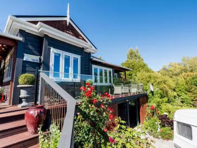 House for sale in Otakou