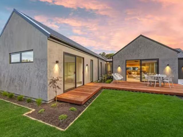 House for sale in Chaslands, Canterbury