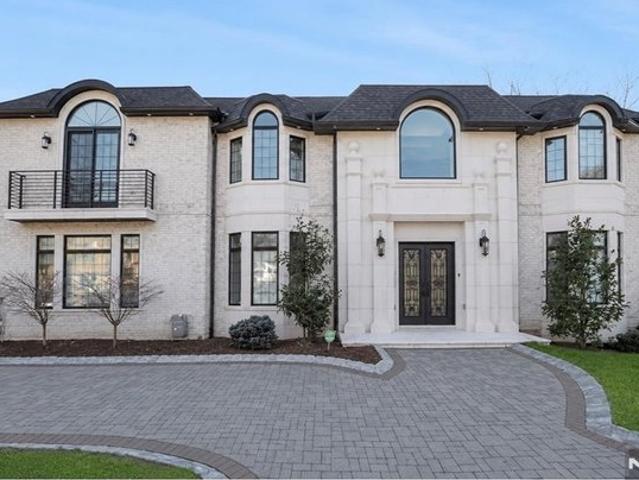 House for sale in Englewood Cliffs, New Jersey