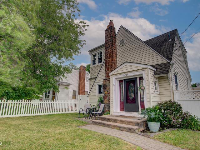House for sale in Cliffwood, New Jersey