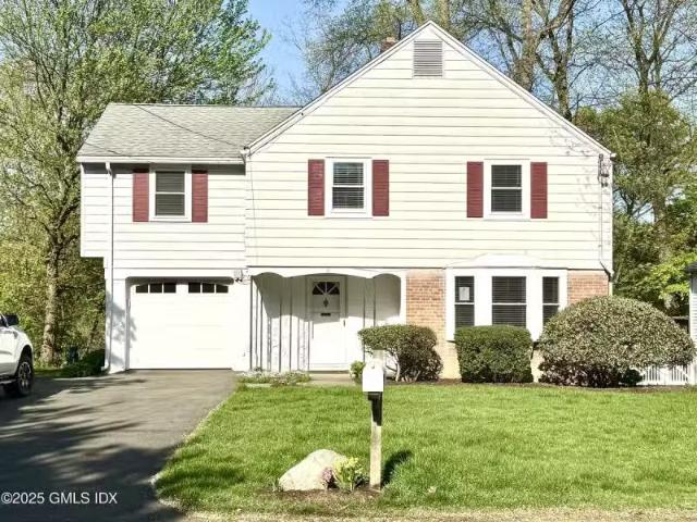 House for rent in Darien