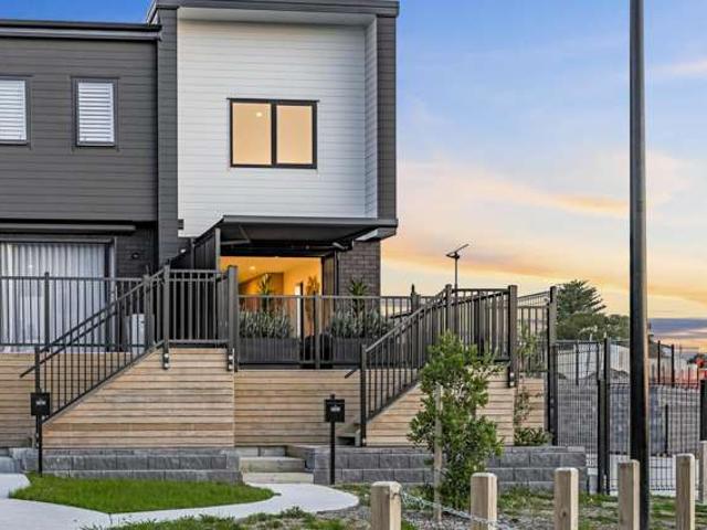 Townhouse for sale in Paremoremo