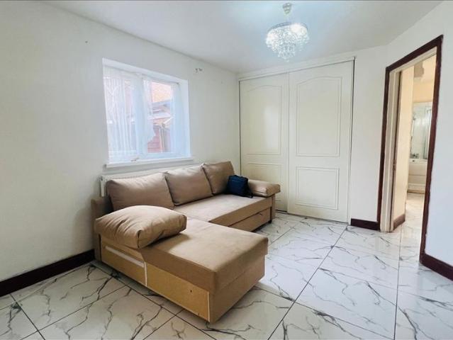 House for rent in Spring Park, Luton