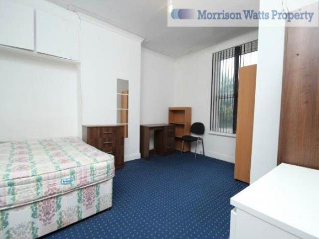 Room for rent in Hyde Park, West Yorkshire