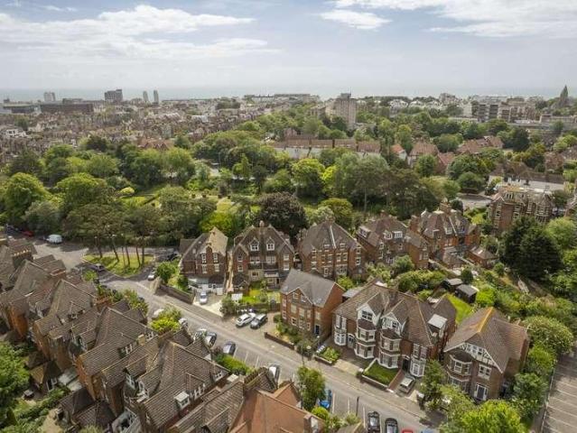 Flat for sale in Folkestone, Lynwood