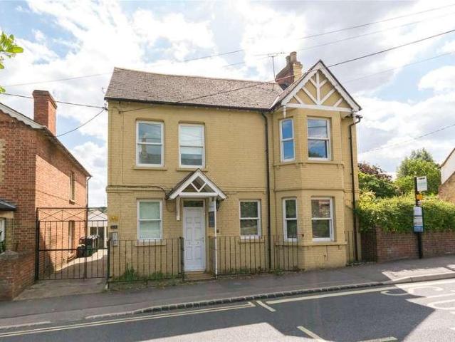 Flat for sale in Berrick Salome, Oxfordshire