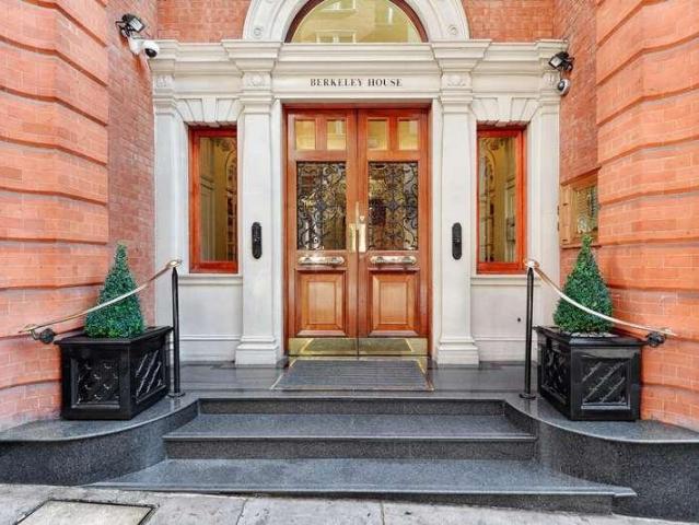 Flat for sale in Mayfair, Greater London