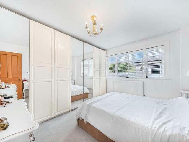 Flat for sale in Freezywater, Greater London