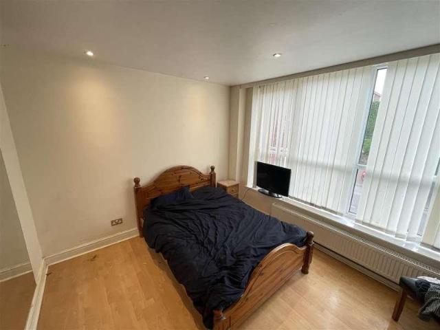 Flat for sale in Merseyside