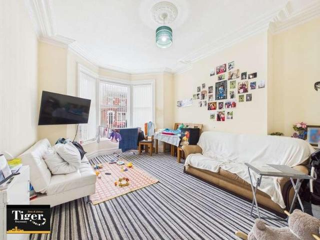 Flat for sale in Knowle, Blackpool