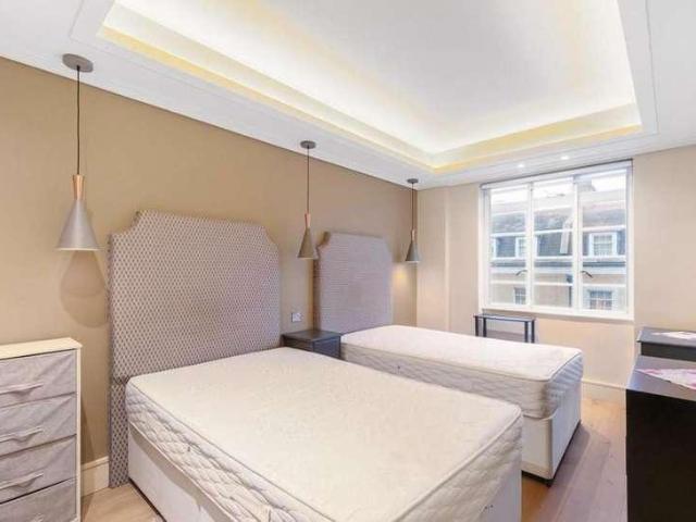 Flat for sale in Paddington, Greater London