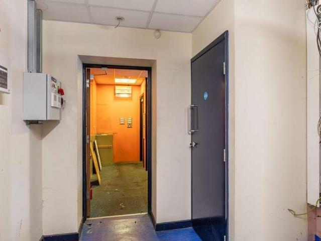 Flat for sale in Tower Hamlets, Ash