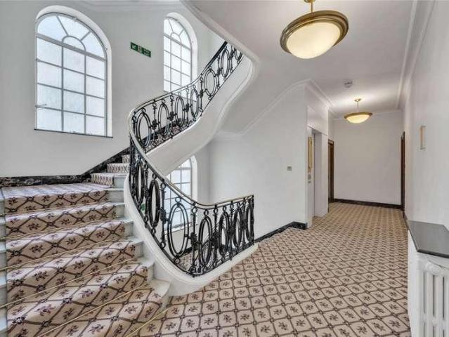 Flat for sale in St. John's Wood, Greater London